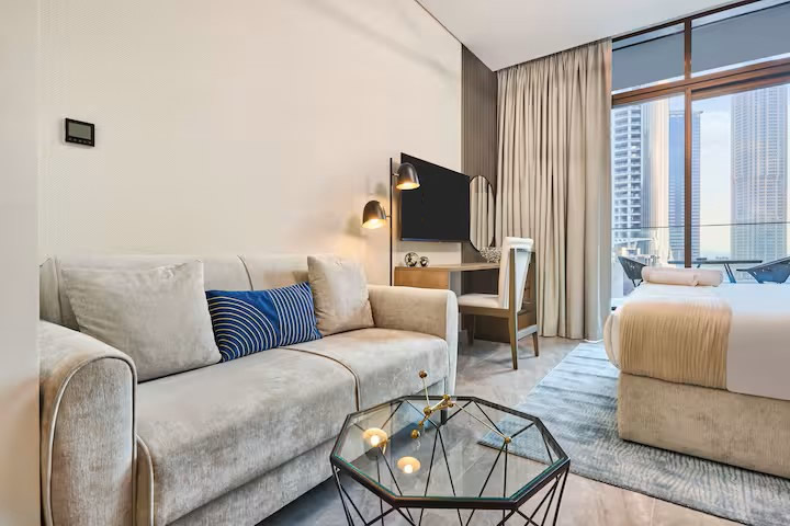 2c3f0795-877b-4d29-a2cc-9a1904b692d8-luxury-studio